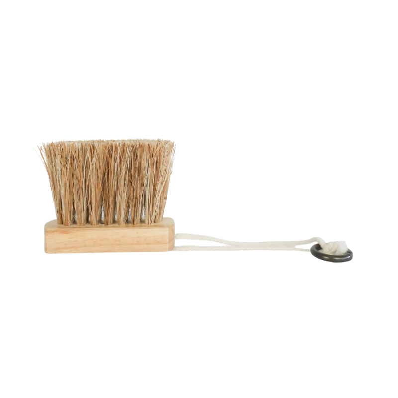 Sande wooden sand removal brush with coconut and jute bristles and rope handle on a white background, ideal for brushing sand off feet after the beach.
